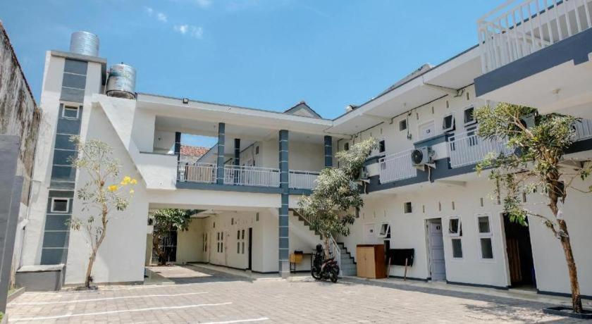 Capital O 1475 Oemah Jawa Family Residence Джембер Экстерьер фото